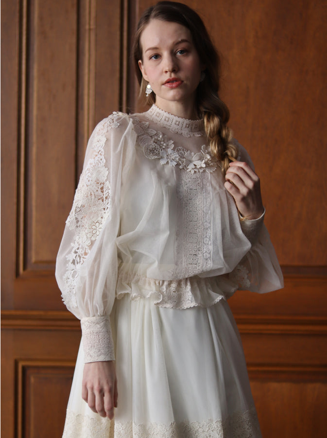 〔Classical Dress Line "Ivory" Collection 2024〕美しいイングランドチュールとレース達のブラウス