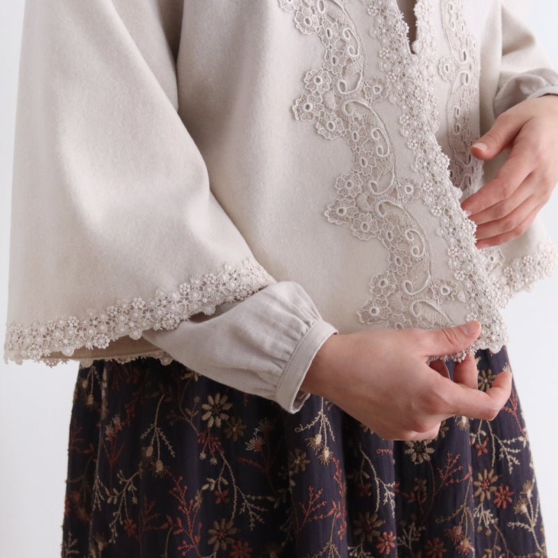 [Estimated arrival late October 2023] super140 wool lacy cape [accepting reservations]