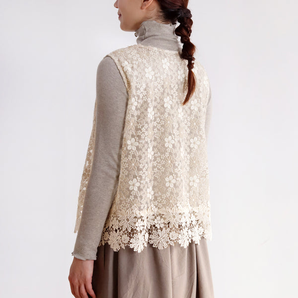 [Expected to ship mid-September 2023] Woolly tulle embroidered vest [Currently accepting reservations] 