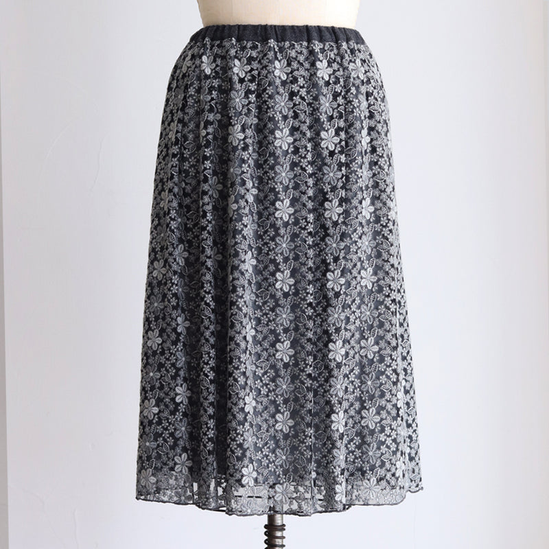 [Estimated arrival in late August 2023] Woolly tulle embroidered skirt [Currently accepting reservations]