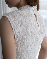 〔No.9438〕綿シュリンク刺繍lacyノースリブラウス【2027年3月上旬入荷予定】