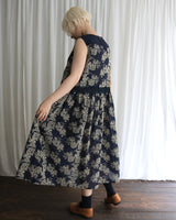 〔No.9416〕綿シルク花影刺繍ノースリーブワンピース【2027年4月中旬入荷予定】