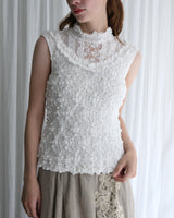〔No.9438〕綿シュリンク刺繍lacyノースリブラウス【2027年3月上旬入荷予定】