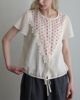 〔No.9451〕綿ボイル花しるべ刺繍半袖ブラウス【2027年4月上旬入荷予定】