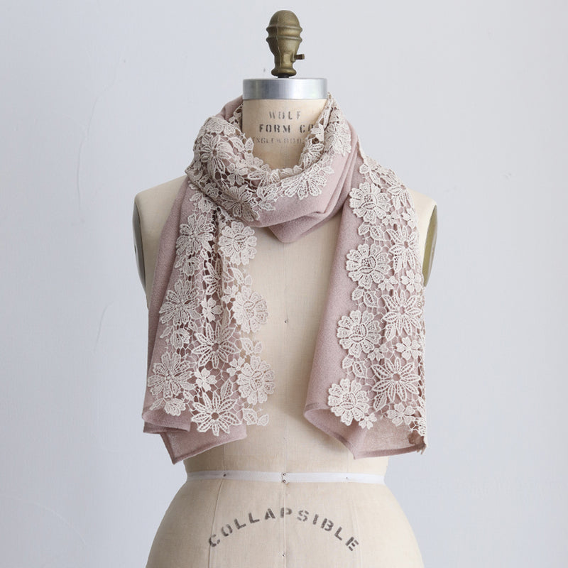 [Expected to ship in late September 2023] Wool Gauze Autumn Flower Chemical Scarf [Currently accepting reservations]
