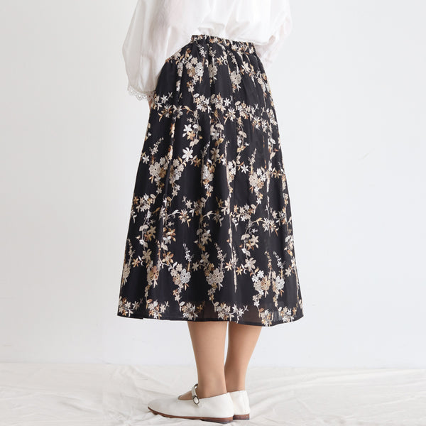 [Scheduled to arrive in mid-April 2024] Fully embroidered skirt with flower decoration [Now accepting reservations]