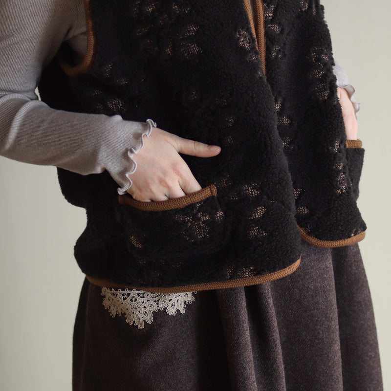 もこもこクロスステッチ刺繍フーディ―ベスト