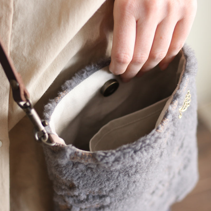 もこもこクロスステッチ刺繍ショルダーBag