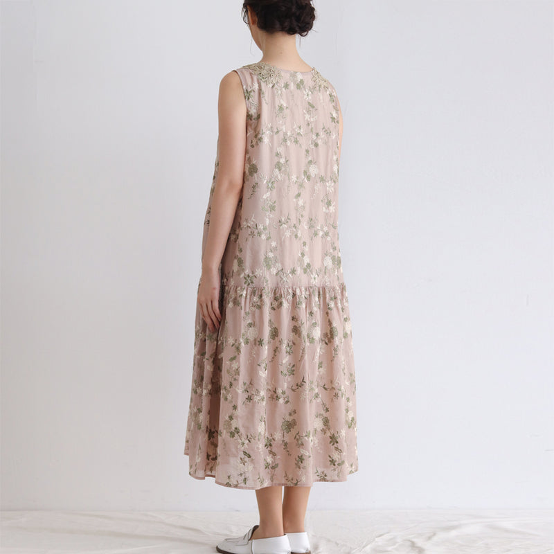 [Scheduled to arrive in early April 2024] Fully embroidered sleeveless dress with floral embroidery [Now accepting reservations]