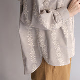 〔No.9309〕かりん刺繍シャツブラウス【2026年10月上旬入荷予定】