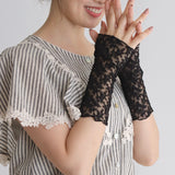 [Scheduled to arrive in mid-March 2024] Tulle embroidered gloves [Now accepting reservations]