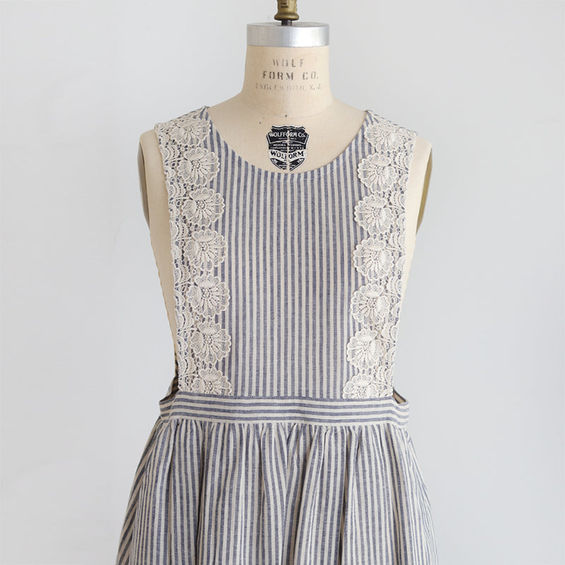 [Scheduled to arrive in early March 2024] Cotton linen striped apron dress [Now accepting reservations]