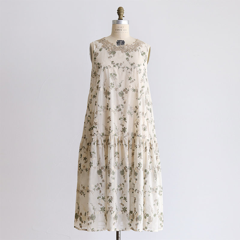[Scheduled to arrive in early April 2024] Fully embroidered sleeveless dress with floral embroidery [Now accepting reservations]