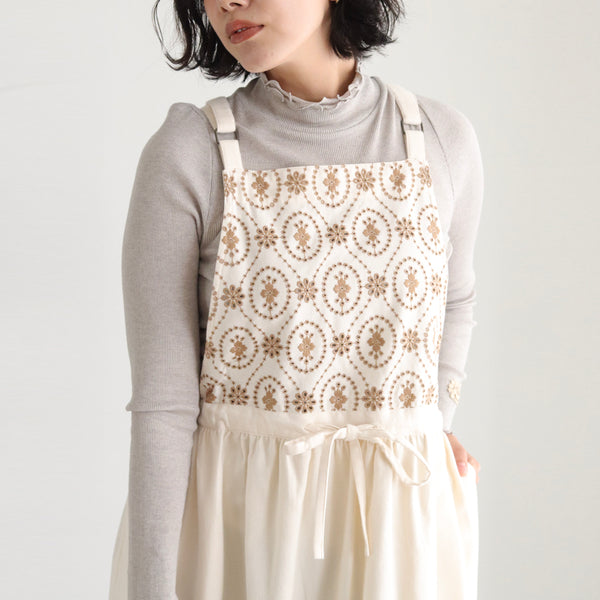 organicコットンemblem刺繍 エプロンワンピース