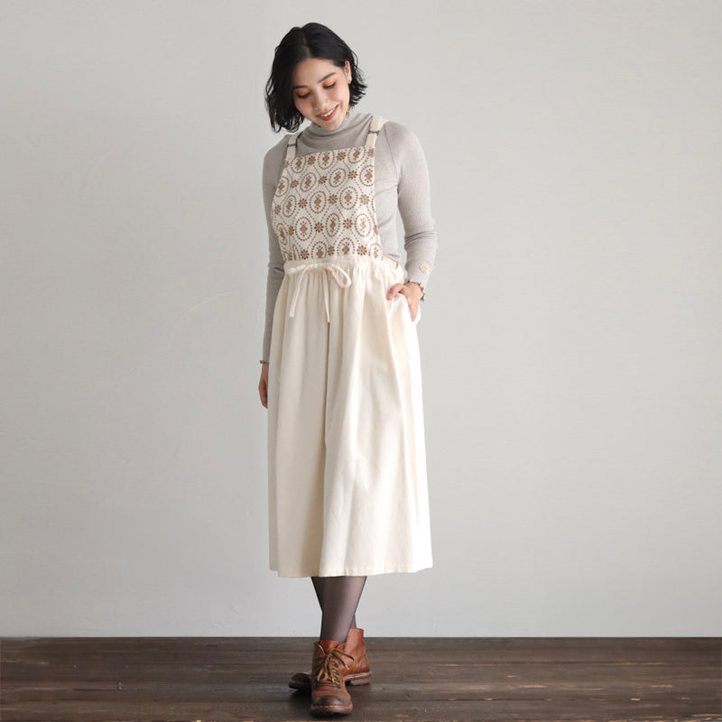 organicコットンemblem刺繍 エプロンワンピース