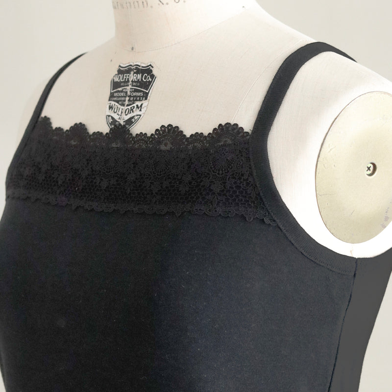 [Scheduled to arrive in late April 2025] C Belgian linen lacy camisole [Pre-order item/2025ss]