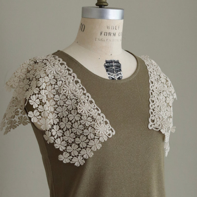 [Scheduled to arrive in late April 2025] C Belgian linen lacy T-shirt [Pre-order item/2025ss]