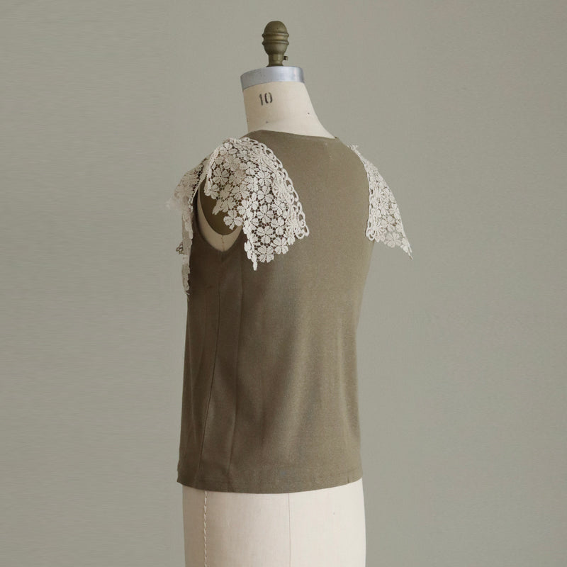 [Scheduled to arrive in late April 2025] C Belgian linen lacy T-shirt [Pre-order item/2025ss]