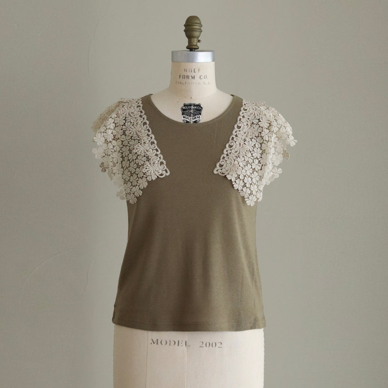 [Scheduled to arrive in late April 2025] C Belgian linen lacy T-shirt [Pre-order item/2025ss]