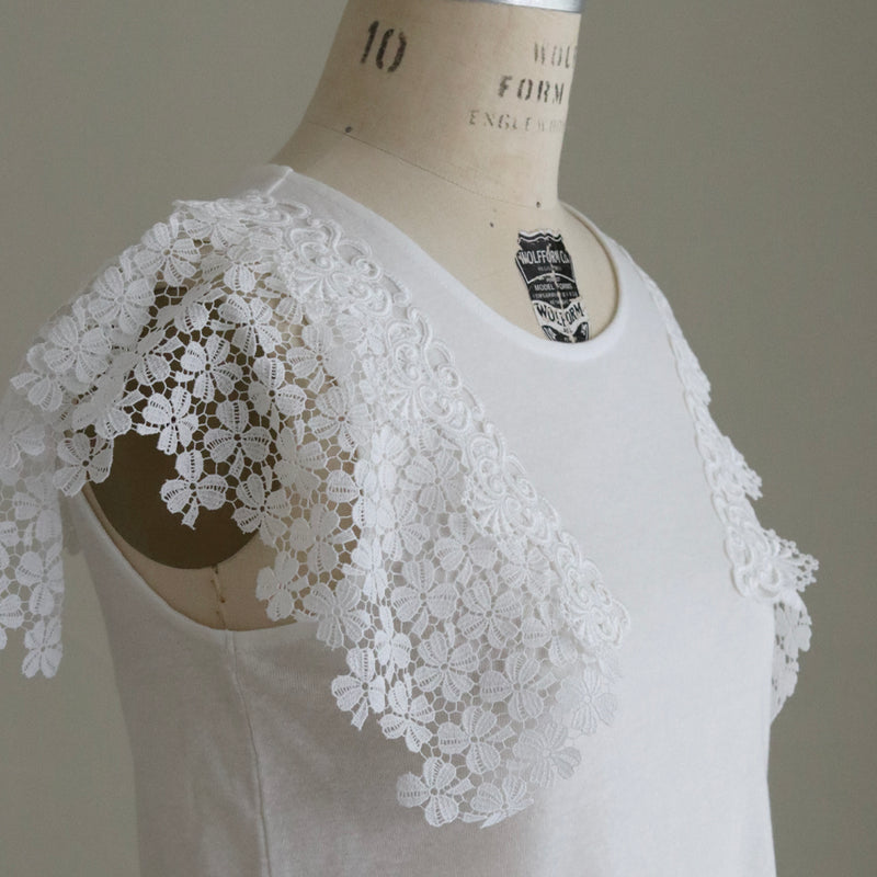 [Scheduled to arrive in late April 2025] C Belgian linen lacy T-shirt [Pre-order item/2025ss]