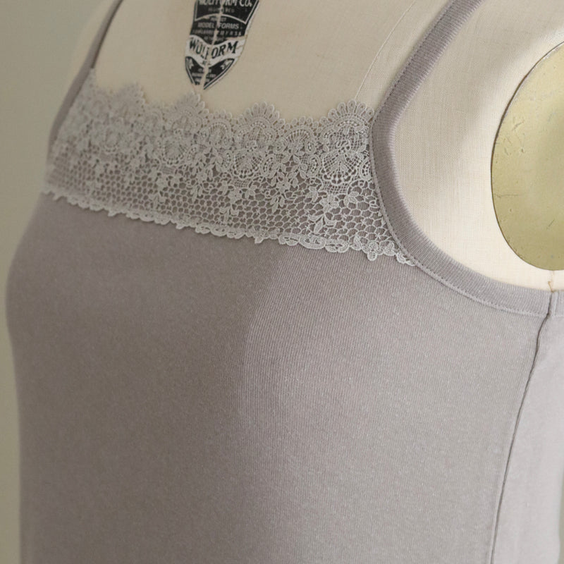 [Scheduled to arrive in late April 2025] C Belgian linen lacy camisole [Pre-order item/2025ss]