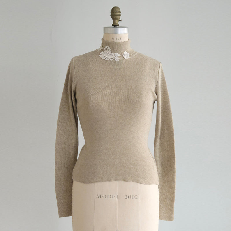 コットンカシミヤkint  lacyタートルネックインナー