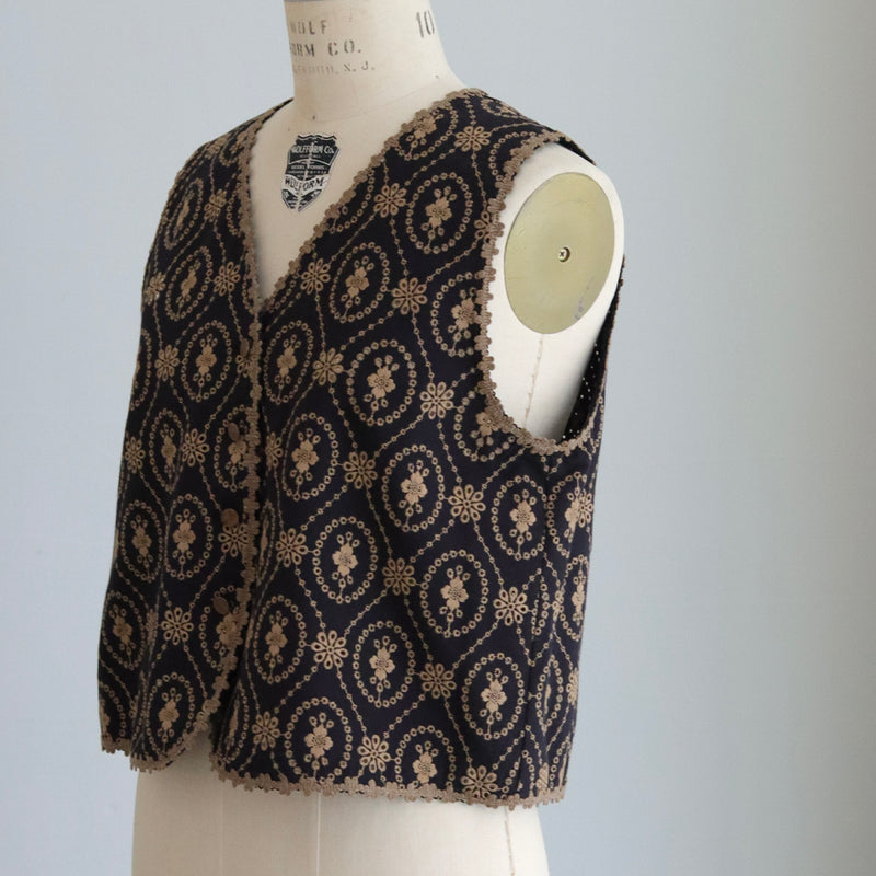 organicコットンemblem刺繍 ベスト