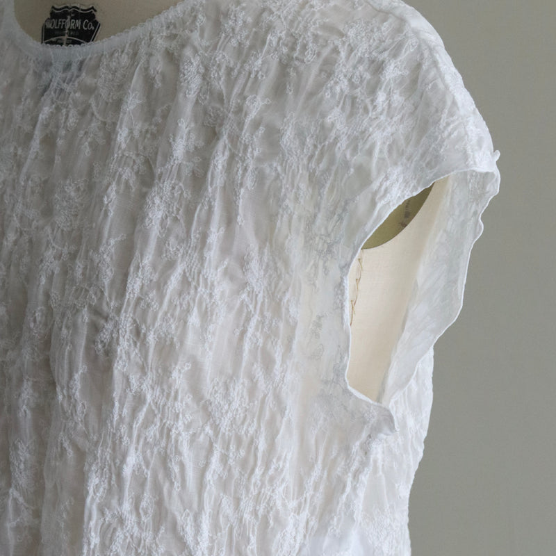 [Scheduled to arrive in late April 2025] Shirring embroidered pullover [Pre-order item/2025ss]