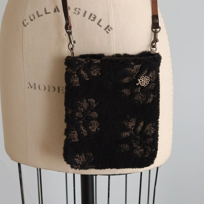もこもこクロスステッチ刺繍ショルダーBag