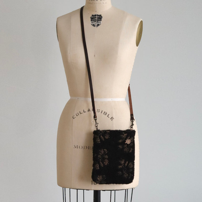 もこもこクロスステッチ刺繍ショルダーBag