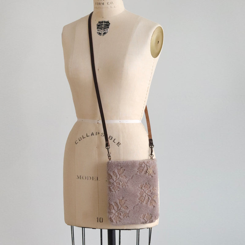 もこもこクロスステッチ刺繍ショルダーBag