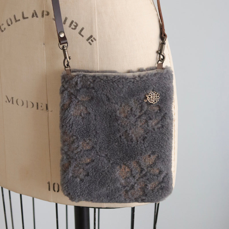 もこもこクロスステッチ刺繍ショルダーBag