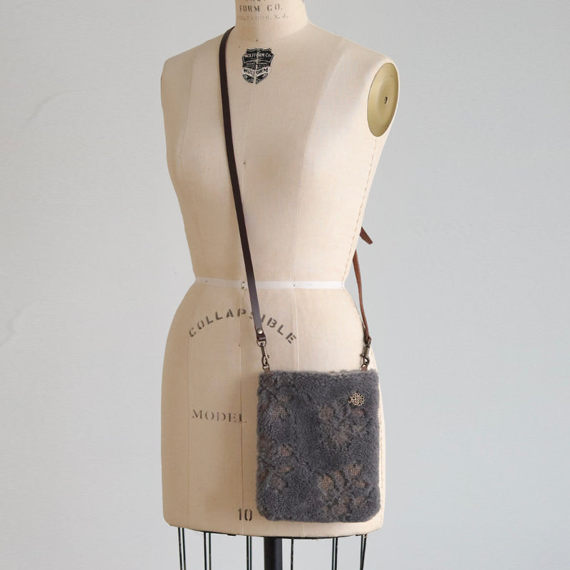 もこもこクロスステッチ刺繍ショルダーBag