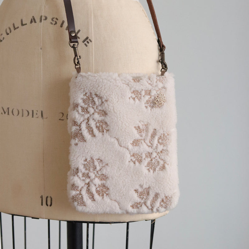 もこもこクロスステッチ刺繍ショルダーBag