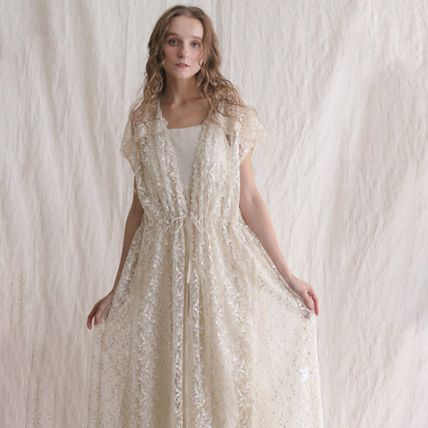 [Scheduled to arrive in mid-March 2024] Tulle embroidered gown [Now accepting reservations]