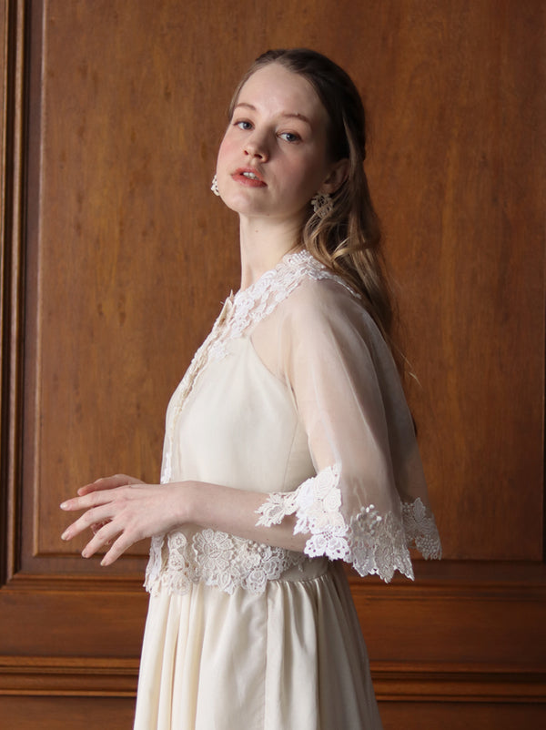 〔Classical Dress Line "Ivory" Collection 2024〕すずらんとアジアンタムのロゴエンブレムピアス