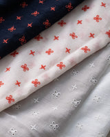 〔No.9451〕綿ボイル花しるべ刺繍半袖ブラウス【2027年4月上旬入荷予定】